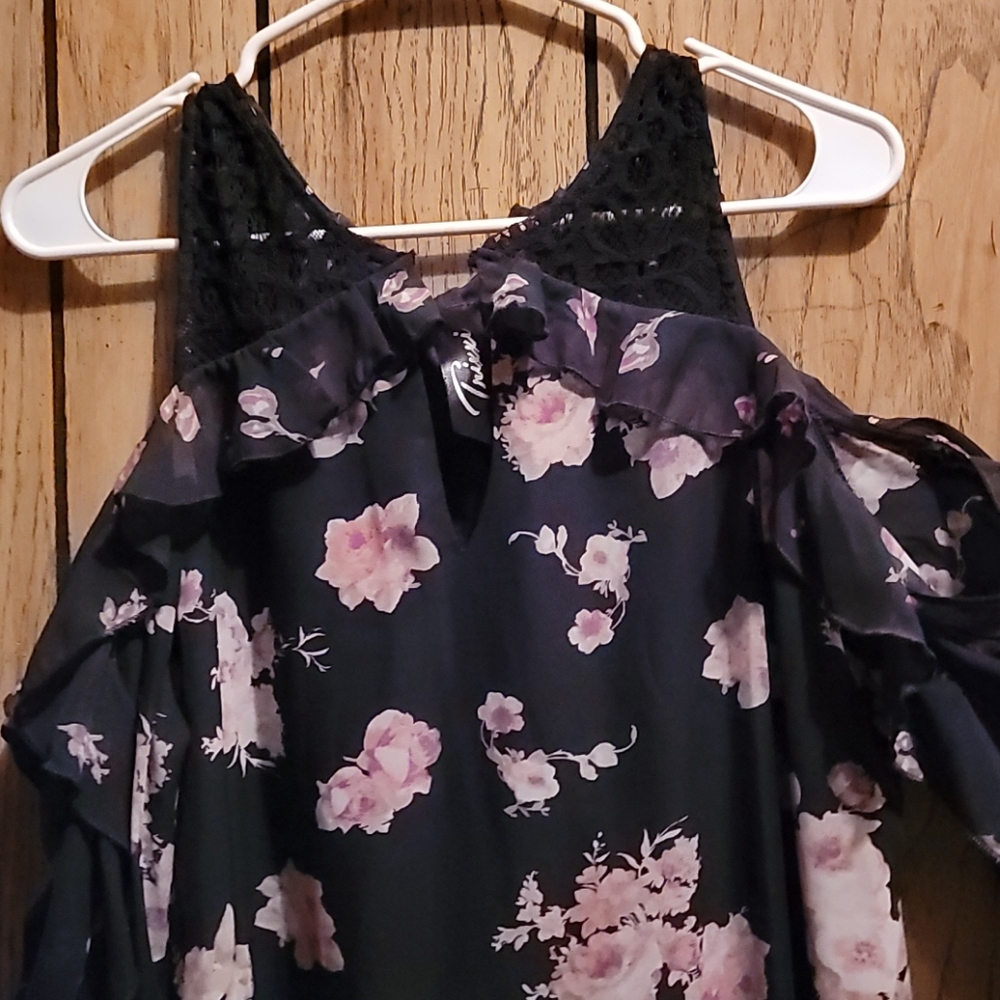 Dress - Picture 2 of 4